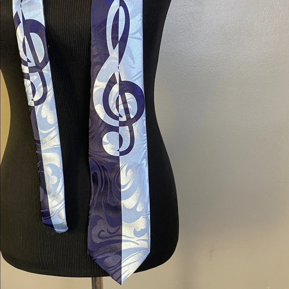 Steven Harris Hand Made Mens Neck Tie Musical Notes Treble Clef Navy & Lt Blue